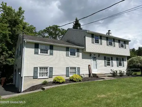 32 Crow Ridge Road, Voorheesville, NY 12186