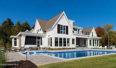 4 Saratoga Farm Road Road, Malta, NY 12020