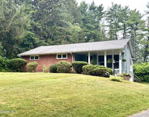 909 Ash Tree Lane, Niskayuna, NY 12309