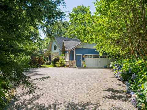 935 Whites Lake Boulevard, Saluda, NC 28773
