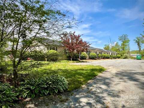 1754 Meadowbrook Terrace, Hendersonville, NC 28791