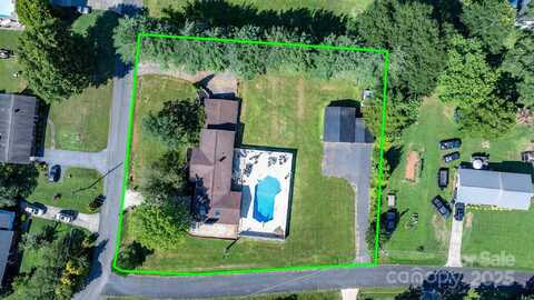 2596 SweetBriar Circle, Lenoir, NC 28645