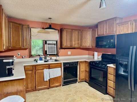 77 Plains Road, Windham, CT 06280