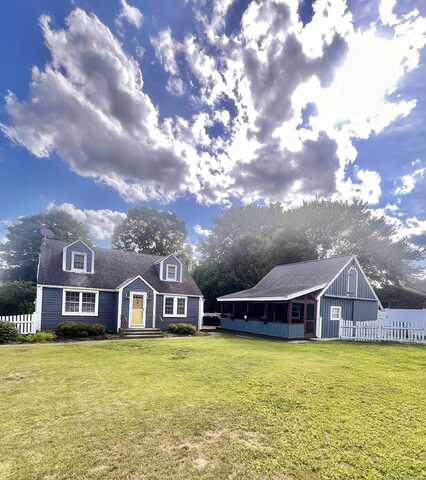 668 Quinebaug Road, Thompson, CT 06255