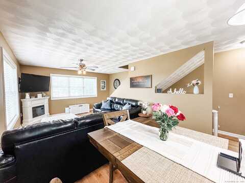 60 Sachem Drive, Plainfield, CT 06374
