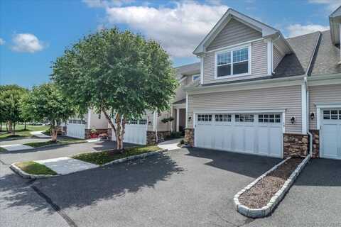 17 Brookside Court, Newtown, CT 06470