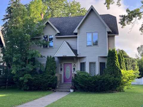 606 1/2 E 8th St, Superior, WI 54880