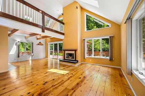 6880 Spring Ln, Egg Harbor, WI 54209
