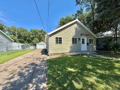 2011 E 23rd Street, Des Moines, IA 50317