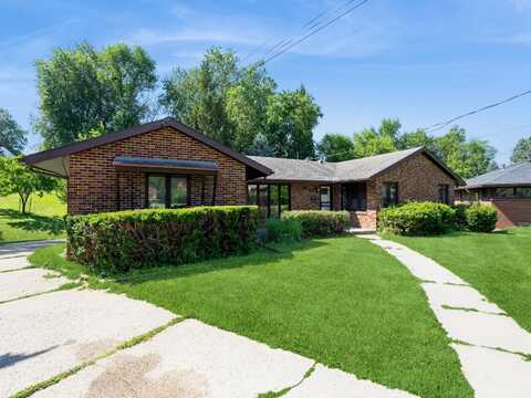 1509 & 1511 Del Matro Court, Windsor Heights, IA 50324