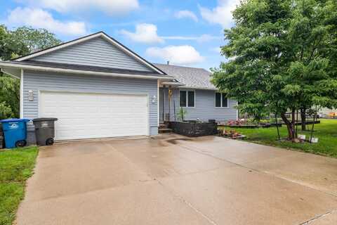 3006 Shadow Creek Lane, Des Moines, IA 50320