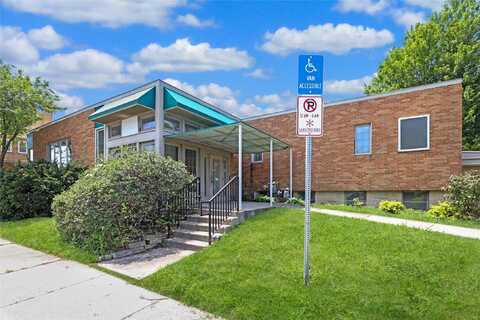 321 E 3rd Street N, Newton, IA 50208