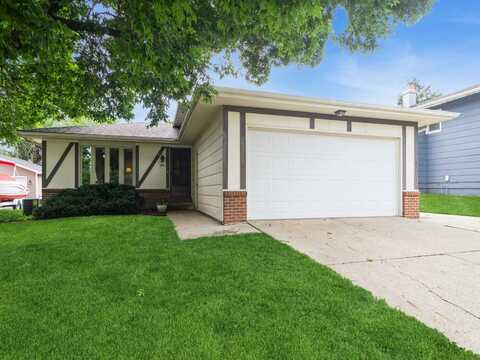 401 NW Valley View Drive, Grimes, IA 50111