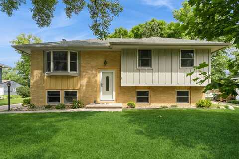 2424 Guenever Court, Altoona, IA 50009
