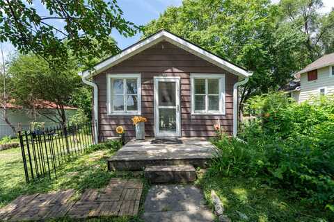 121 Cherry Avenue, Ames, IA 50010