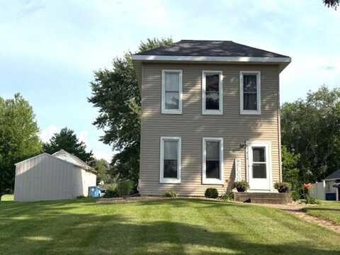 614 E 1st, Cascade, IA 52033