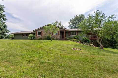 8421 Olde Davenport, Dubuque, IA 52003