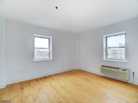 70 S Munn Ave, East Orange, NJ 07018