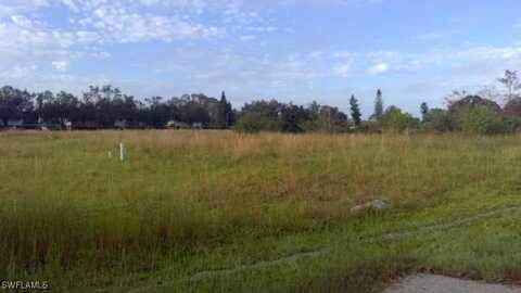 32 Cosmopolitan Drive, Lehigh Acres, FL 33936