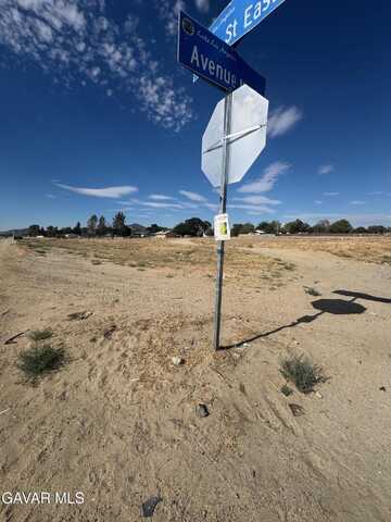 Valeport Avenue Vic 171st, Lancaster, CA 93535
