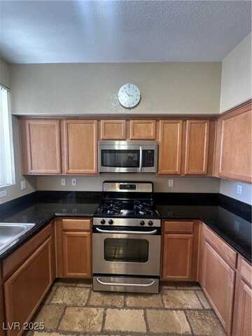 10237 KING HENRY Avenue, Las Vegas, NV 89144