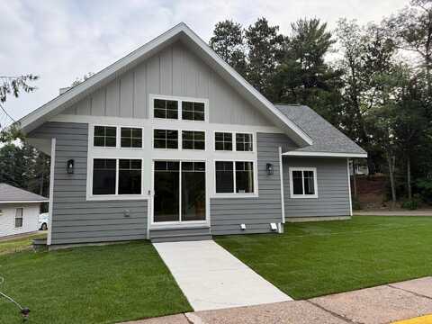 572 CHICAGO AVE E, Minocqua, WI 54548