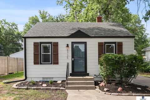5735 Cleveland Avenue, Lincoln, NE 68507