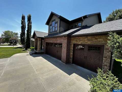 6725 S Ridge Drive, Lincoln, NE 68512