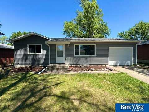 7800 Cherrywood Drive, Lincoln, NE 68510