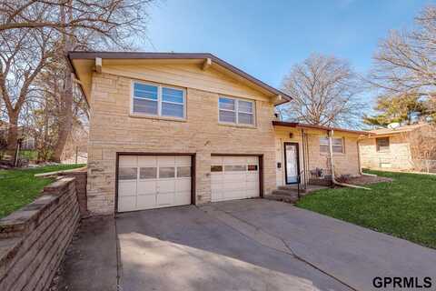 2815 S 42nd Street, Lincoln, NE 68506