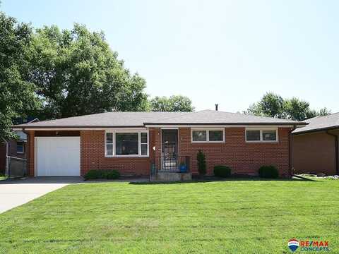 2720 S 39th Street, Lincoln, NE 68506