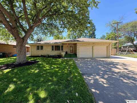 1015 N Cotner Boulevard, Lincoln, NE 68505