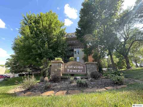 3003 Paddock Plaza, Omaha, NE 68124