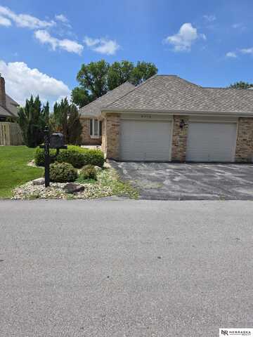 6216 Oak Hills Plaza, Omaha, NE 68137