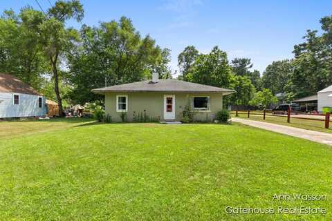 905 W Montcalm Street, Greenville, MI 48838