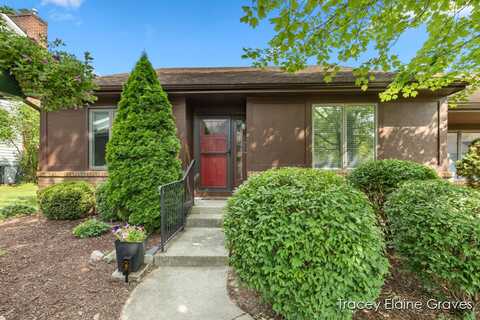 6305 Greenway Drive SE, Grand Rapids, MI 49546