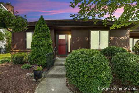 6305 Greenway Drive SE, Grand Rapids, MI 49546