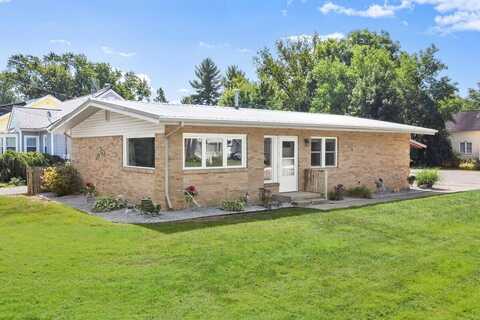 20 River Street, Coopersville, MI 49404