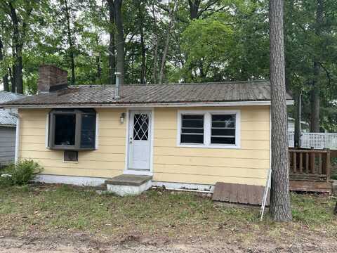 232 Lake Drive, Six Lakes, MI 48886