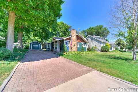 305 N Division Street, Spring Lake, MI 49456