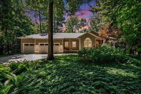 5543 Oak Tree Lane, Whitehall, MI 49461