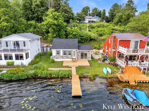 12230 Mac Drive NE, Belding, MI 48809