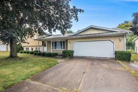 5899 Pinetree Avenue SE, Kentwood, MI 49508