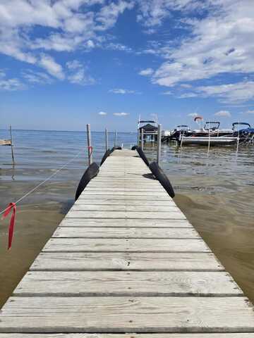 125 Wickham Avenue, Houghton Lake, MI 48629