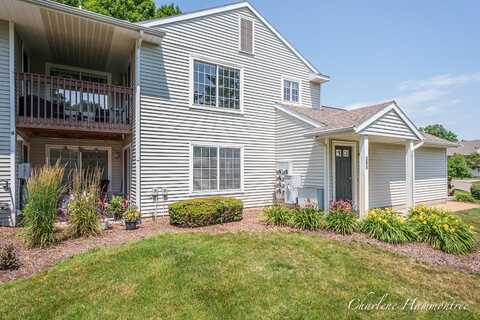 205 Hunters Lane NE, Rockford, MI 49341