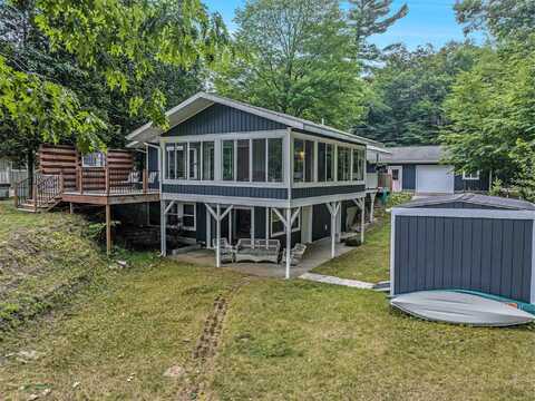 6706 E Carrigan Drive, Newaygo, MI 49337