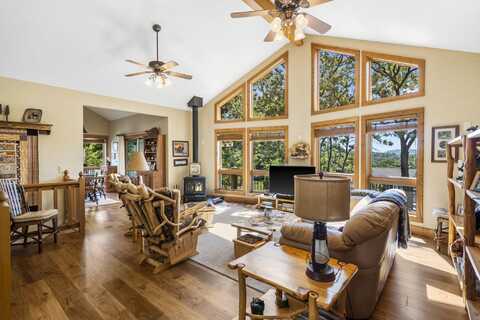 692 Indian Valley Road, Branson West, MO 65737