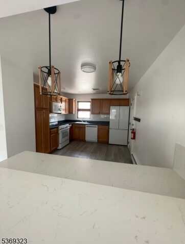 27 Vreeland St, Lodi, NJ 07644