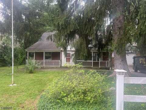 37 Roth Ave, Oakland, NJ 07417