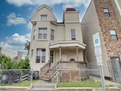 81 Auburn St, Paterson, NJ 07501